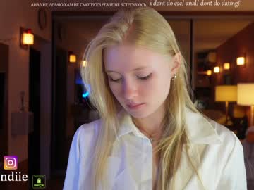 girl
        bestblondiiecb cam image #1505032