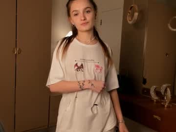girl
        loradutt cam image #6098556
