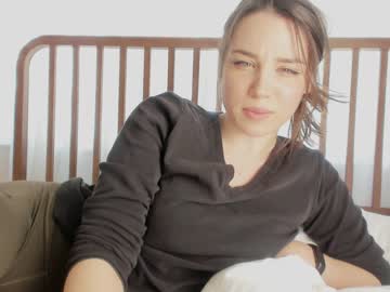 girl
        cinnabelle cam image #1815562