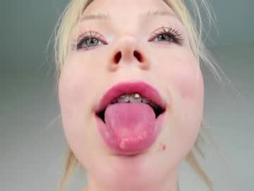 girl
        deva_alice cam image #1896754