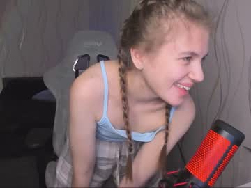 girl
        kylie_mine cam image #126322