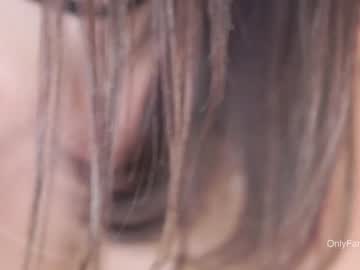girl
        emyii cam image #1347968