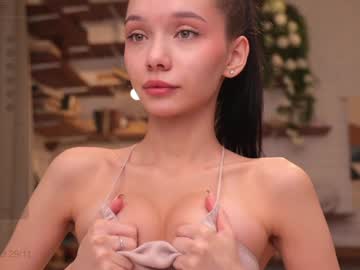 girl
        riskyproject cam image #5584955