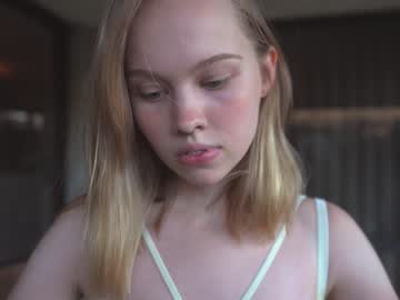 girl
        bibi_it_is cam image #511044