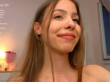 girl
        wanda_robinson cam image #4371680