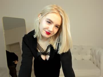 girl
        oliviabr0wn cam image #272757