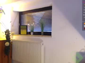 girl
        the_milf_steff cam image #605334