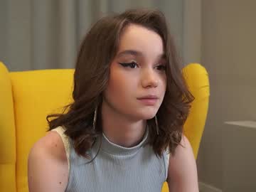 girl
        harrieteasley cam image #5624114