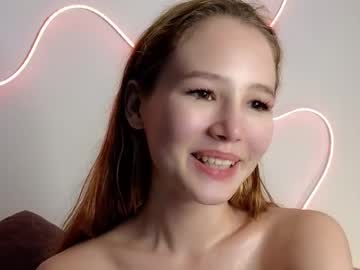 girl
        dolly_kitt cam image #5205075