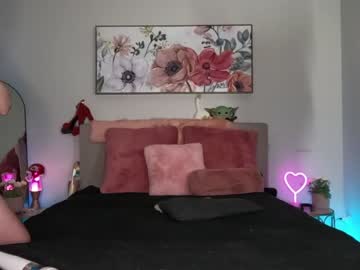 couple
        ari_lovexo cam image #2697670