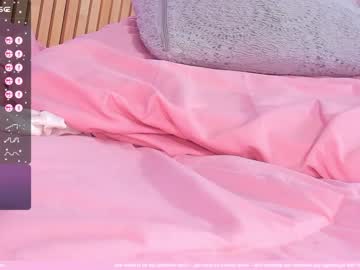girl
        little_effy18 cam image #3445376