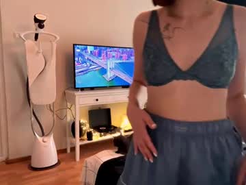 girl
        ashleyfox07 cam image #5030361