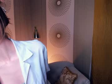 girl
        happiness_call cam image #1397370