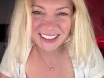 girl
        kiradivine cam image #3213033