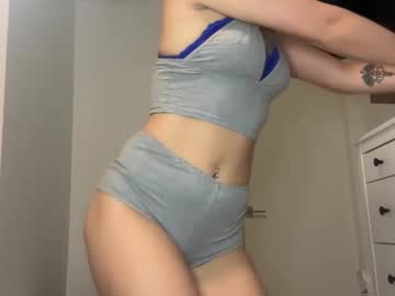 girl
        summerlovingg cam image #4435495