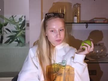 girl
        callme_star cam image #2969365