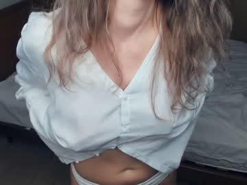 girl
        lorahartill cam image #3441680
