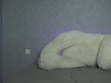 girl
        julia_cristal cam image #630223