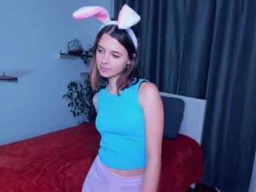 girl
        _night_moon_ cam image #2990772