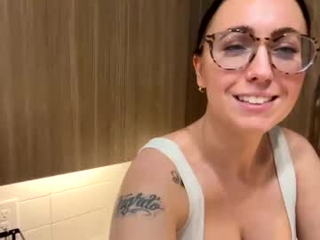 girl
        daniellelancaster cam image #4711106