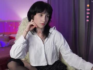 girl
        carmilamoon cam image #6577328