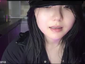 girl
        liunana cam image #6898345