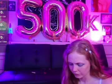 girl
        daphnemadison cam image #5436560