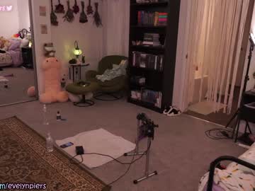 girl
        evelynpiers cam image #1033222