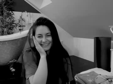 girl
        laurenbrite cam image #6807244