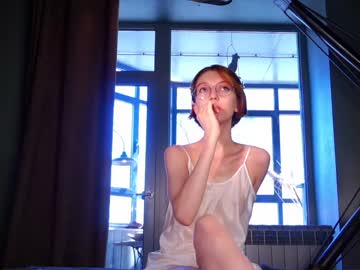 girl
        breeesser cam image #4402539