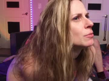 couple
        width_of_a_peach cam image #1191769