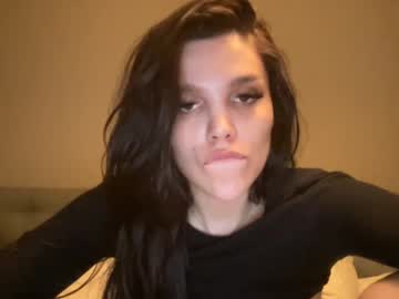 girl
        foxyshayy cam image #1297902