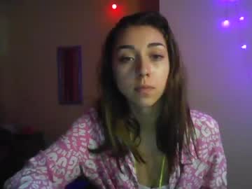 girl
        pink_veil cam image #1857842