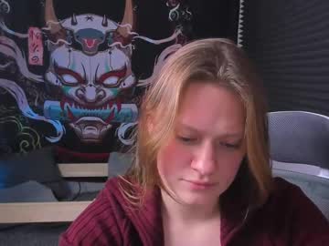girl
        tessaswan cam image #5952603