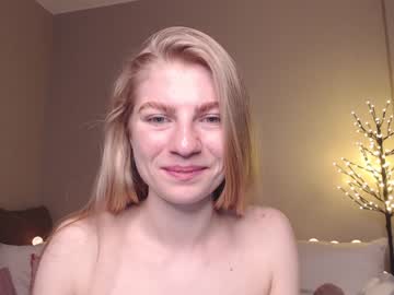 girl
        shy_milanaa cam image #1391618