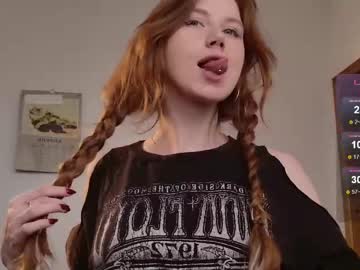 girl
        pathos_of_things cam image #6552137