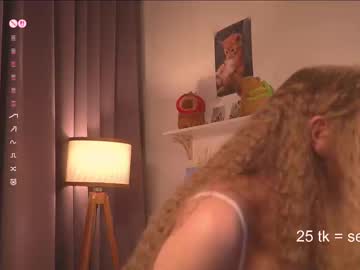girl
        lyly_bambi cam image #6319870
