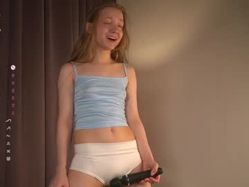 girl
        lyly_bambi cam image #5823614