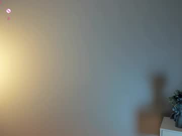 girl
        quennaedger cam image #5632116
