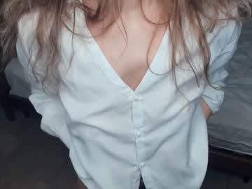 girl
        lorahartill cam image #3441788