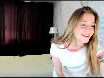 girl
        sweet_sophieeee cam image #1956453
