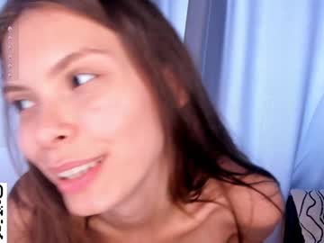 girl
        elviachaplin cam image #4324335