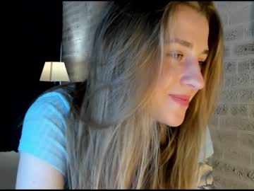 girl
        sophie_crashh cam image #1545659
