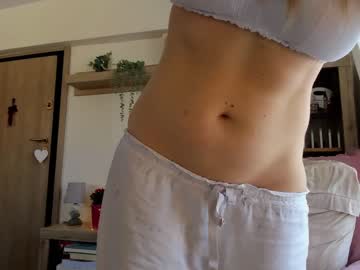 girl
        bestgirl_ofthe_neighborhood cam image #884961