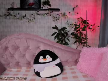 girl
        lika_moon cam image #1642307