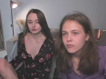 couple
        melaniemillss cam image #4031424