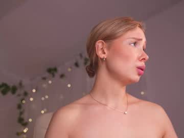 girl
        april_blush cam image #6597763