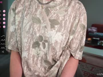 girl
        remibliss cam image #4492130