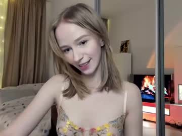 girl
        happiness_s cam image #3062572