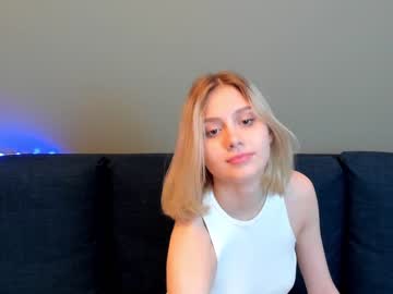 girl
        carolinadiary cam image #1491428